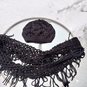 ladies black beret hat & matching double loop crochet scarf, Aldo, new